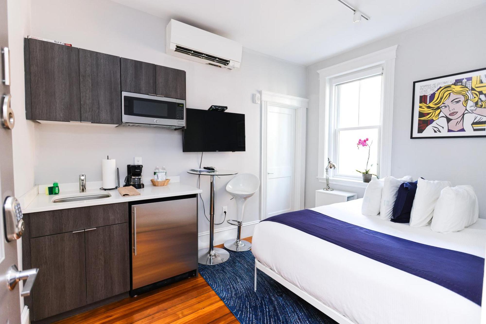 A Stylish Stay W/ A Queen Bed, Heated Floors.. #26 Brookline Exterior photo